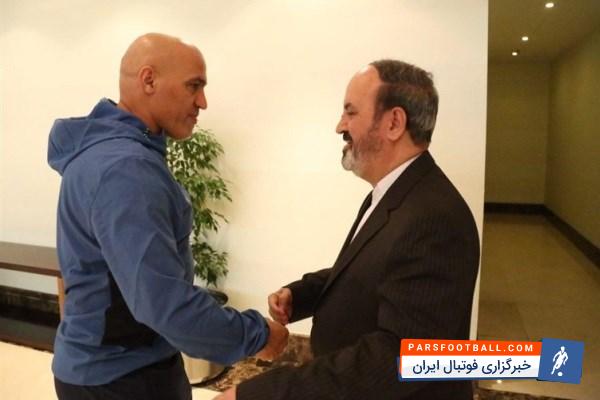 حسن زمانی :درچند جلسه ازمنصوریان خواستم به حسینی فرصت بدهد و درسفربه العین درهواپیمابه افتخاری گفتم به او بگوید ازحسینی استفاده کند اما منصوریان نپذیرفت.