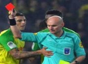 اخراج عجیب بازیکن نانت در دیدار برابر پاری سن ژرمن از سوی داور