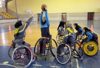 آذر همایونپور