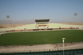 بازی پاس و شهرداری همدان در لیگ دسته 2 فوتبال کشور عصر دیروز سه شنبه با حاشیه هایی همراه بود که از بارزترین آنها می توان به جولان سگ در بازی اشاره کرد.