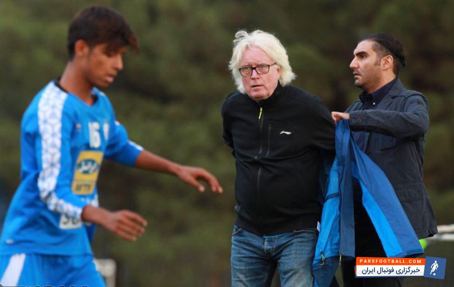 آخرین پیام شفر برای قائدى ؛ شفر با ابراز نگرانی برای مهدى قائدى آرزوی سلامتی کرد ؛ بفردا همه تیم براى تو بازی مى کنند تا تو هم در فینال برای استقلال بازی کن