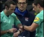 تعویض داور مسابقه به خاطر مصدومیت در بازی لیون گنگام در لیگ فرانسه