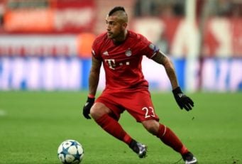 بایرن موفق شد باخت دو بر صفر مقابل هافنهایم را با برد پرگل 5 بر 2 عوض کند.آرتورو ویدال در صحنهای برای دفع توپ به پرواز درآمد تا سوژه ای برای عکاسان شود.