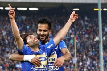 تصاویری از شادی گل جابر انصاری و دوستان پس از گلزنی مقابل سپیدرود . جابر انصاری بازگشت خود به ترکیب استقلال را با گلزنی جشن گرفت.