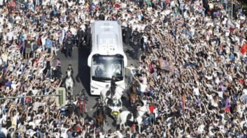 راموس پس از برتری 5-2 شب گذشته (شنبه) رئال مادرید برابر سوسیداد در اینستاگرام خود از هواداران رئال خواست که روز بازی با پی اس جی، از ساعتی قبل، مسیرهای منتهی به برنابئو را پر کرده و اتوبوس تیم را تا ورزشگاه همراهی کنند.