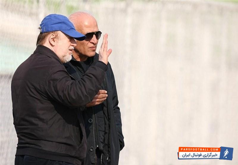 تمرین چهارشنبه آبی‌پوشان پایتخت برای مصاف فردا مقابل سپیدرود رشت، از ساعت 12 آغاز شد.گزارش تمرین استقلال در حضور افتخاری با کری خوانی تیام .