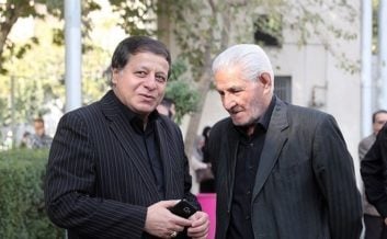 حواشی بازگشت تیم ملی فوتسال به ایران پس از قهرمانی ؛ همه مردم حامی کریمی ؛ ساکت در پاسخ به مردمی که کریمی را پیروز مناظره می‌دانستند، نیشخند می‌زد.