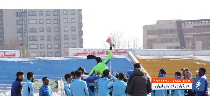 آخرین تمرین استقلال برای دیدار مقابل ذوبآهن از ساعت 11:30 شنبه در زمین مجموعه صنایع دفاع و پشت درهای بسته برگزار شد. استقلالی ها تولد رحمتی را تبریک گفتند.