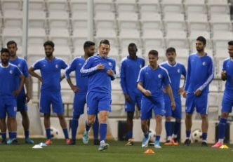 تمرین تیم فوتبال استقلال تهران در حالی در سالن وزنه برگزار شد که بازیکنان در خصوص اظهارات سرمربی پیشین تیم ملی صحبت می‌کردند.