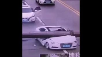 فرار راننده ی خوش شانس از حادثه ای ترسناک