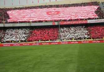هواداران پرسپولیس بخوانند : هر گونه تخلف با یک جلسه محرومیت تماشاگران از حضور در بازی های خانگی تیم های میزبان و جریمه نقدی برای باشگاه ها همراه خواهد بود.