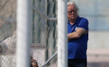 تغییرات احتمالی شفر در ترکیب استقلال برای دیدار با تیم الهلال.روزبه چشمی در غیاب پژمان منتظری به قلب خط دفاعی استقلال می‌رود.