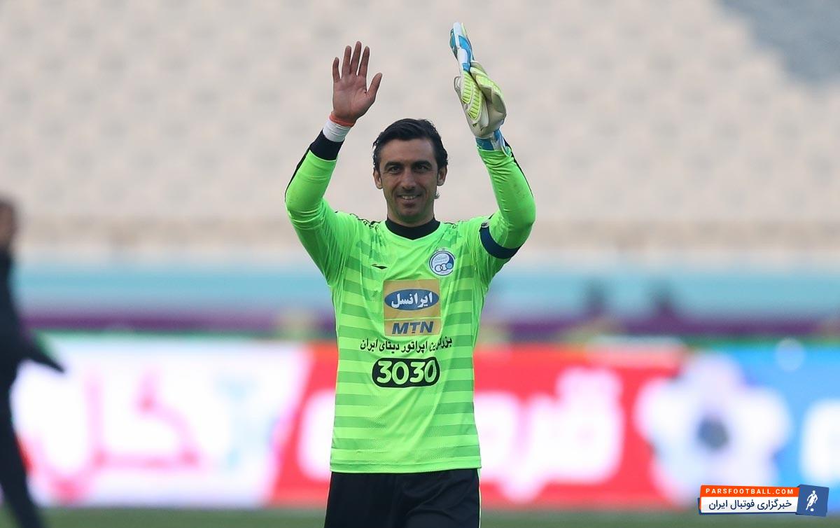 مهدی رحمتی بازیکن استقلال با درخواست عکس یادگاری متعددی در قطر روبرو شد