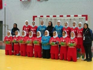 تیم شهید چمران لارستان نماینده هندبال زنان ایران در رقابت‌های غرب آسیا قهرمان شد