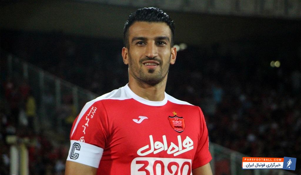 حسین ماهینی مدافع تیم پرسپولیس گفت: ما خانوادگی پرسپولیسی هستیم و آرزوی پدربزرگم این بود که روزی مرا در پیراهن این تیم ببیند.