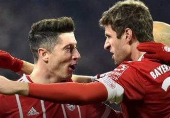 بایرن - لواندوفسکی - امشب (شنبه) در هفته بیست و دوم بوندس لیگای آلمان، تیم بایرن مونیخ مقابل شالکه به برتری ۲ بریک دست یافت و فاصلهاش با تیم دوم جدول را حفظ کرد.