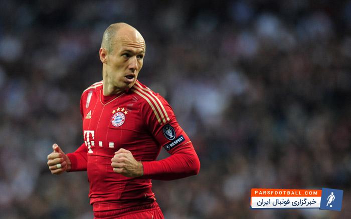 روبن ستاره هلندی باشگاه بایرن مونیخ در حال انجام دوچرخه سواری در خیابان های آلمان