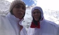 حضور خواهران منصوریان ، قهرمانان ووشوی جهان، در پای قله دنا برای کمک و امداد رسانی در خصوص سانحه سقوط هواپیما