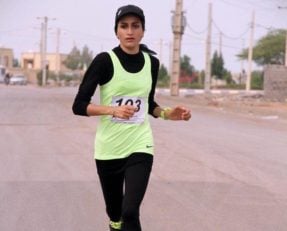 نخستین دوره مسابقه دو نیمه ماراتن بانوان کشور با قهرمانی پریسا عرب از تهران در جزیره هرمز به پایان رسید که استقبال دختران جزیره هرمز، از پریسا عرب از نکات قابل توجه این دیدار بود.