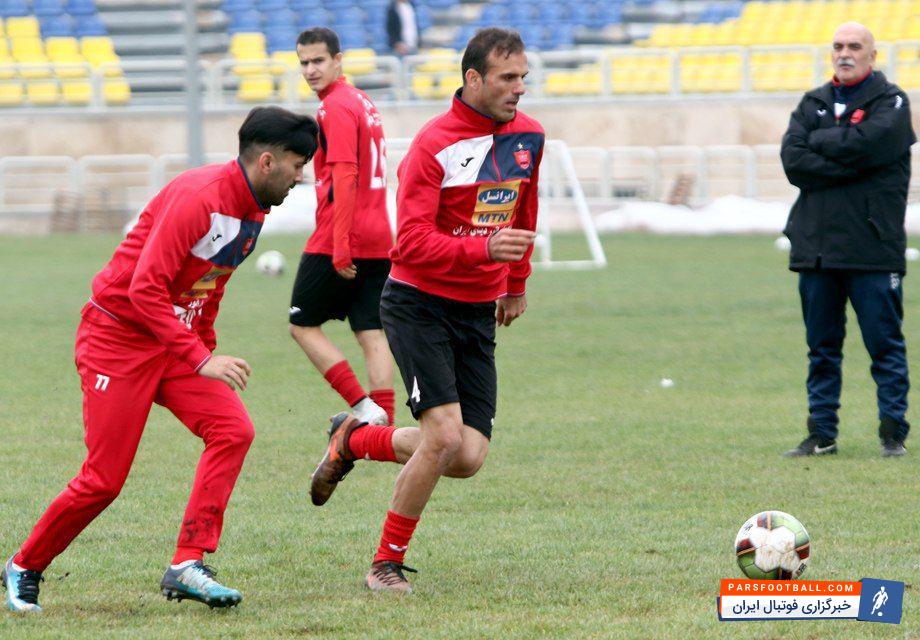 تمرین پرسپولیس از ساعت 11 در ورزشگاه شهید کاظمی برگزار شد.2 پیشکسوت پرسپولیس در تمرین این تیم حاضر شده و مورد استقبال بازیکنان و مربیان این تیم قرار گرفتند.تمرین پرسپولیس از ساعت 11 در ورزشگاه شهید کاظمی برگزار شد.2 پیشکسوت پرسپولیس در تمرین این تیم حاضر شده و مورد استقبال بازیکنان و مربیان این تیم قرار گرفتند.