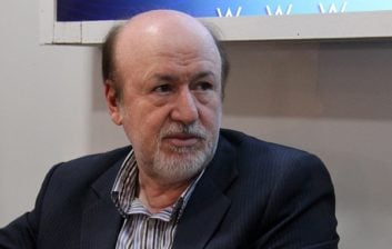 حضور افتخاری در اردوی استقلال ؛ سید رضا افتخاری مدیرعامل باشگاه استقلال به محل اردوی آبی پوشان در مسقط اضافه شد تا آبی پوشان در این سفر همراهی کند.