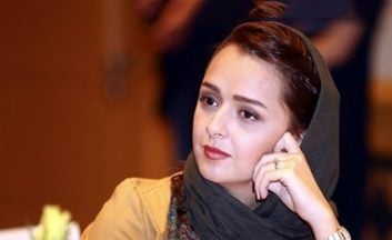 اعتراض تران علیدوستی- در بازی بسکتبال که در تبریز برگزار شد به خبرنگاران خانم اجازه حضور در سالن داده نشد. آنها به اتاقی برده شدند و درب هم به روی خبرنگاران خانم قفل شد.