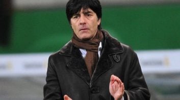 لوو شایعات حضور وی در بایرن مونیخ برای جایگزینی هاینکس را رد کرد