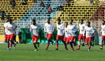 دیدار دو تیم فوتبال نساجی مازندران برابر اکسین روز دوشنبه برگزار خواهد شد