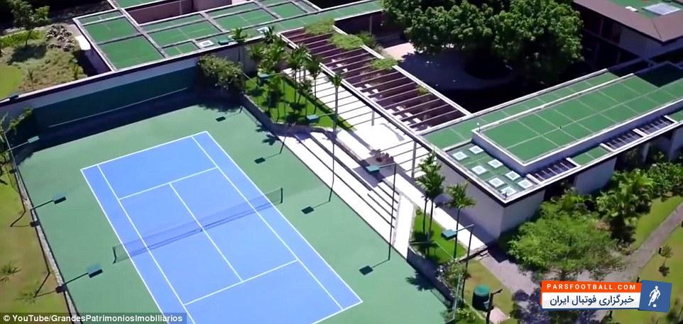 نیمار ستاره برزیلی پاری سن ژرمن برای گذراندن دوران بهبودی در یک عمارت بسیار مجلل سکنی گزید.