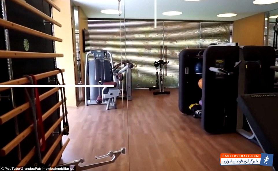 نیمار ستاره برزیلی پاری سن ژرمن برای گذراندن دوران بهبودی در یک عمارت بسیار مجلل سکنی گزید.