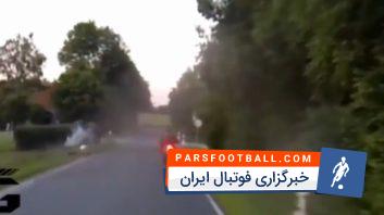 دوئل موتورسوار و ماشین