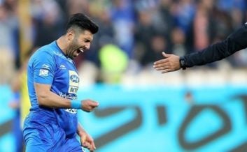 نوید مظفری کارشناس داوری فوتبال در خصوص صحنه پنالتی روی فرشید اسماعیلی گفت: این صحنه شبیه‌سازی بازیکن استقلال بود و داور در اعلام پنالتی اشتباه کرد.