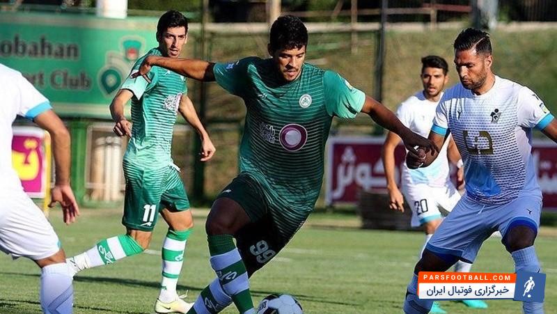 کی‌ روش استنلی مهاجم برزیلی ذوب آهن در مدت کوتاه حضورش در فوتبال ایران عملکرد جالب توجهی را از خود به جا گذاشته است. وی از علاقه‌ اش به ماندن در ذوب‌ آهن در سال جدید صحبت کرده است.