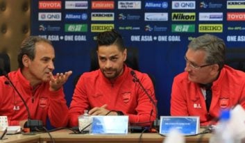 کمال کامیابی‌ نیا بازیکن تیم پرسپولیس گفت: نه تنها من بلکه همه بچه ها تمام تلاش خود را می‌کنند تا تماشاگرانی که به استادیوم می‌آیند خوشحال از ورزشگاه بروند.