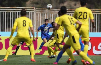 جلال بشرزاد مربی دروازه‌ بانان تیم نفت تهران ، حامد آقایی و احمد آل‌ نعمه دو بازیکن تیم نفت از این تیم کنار گذاشته شدند.