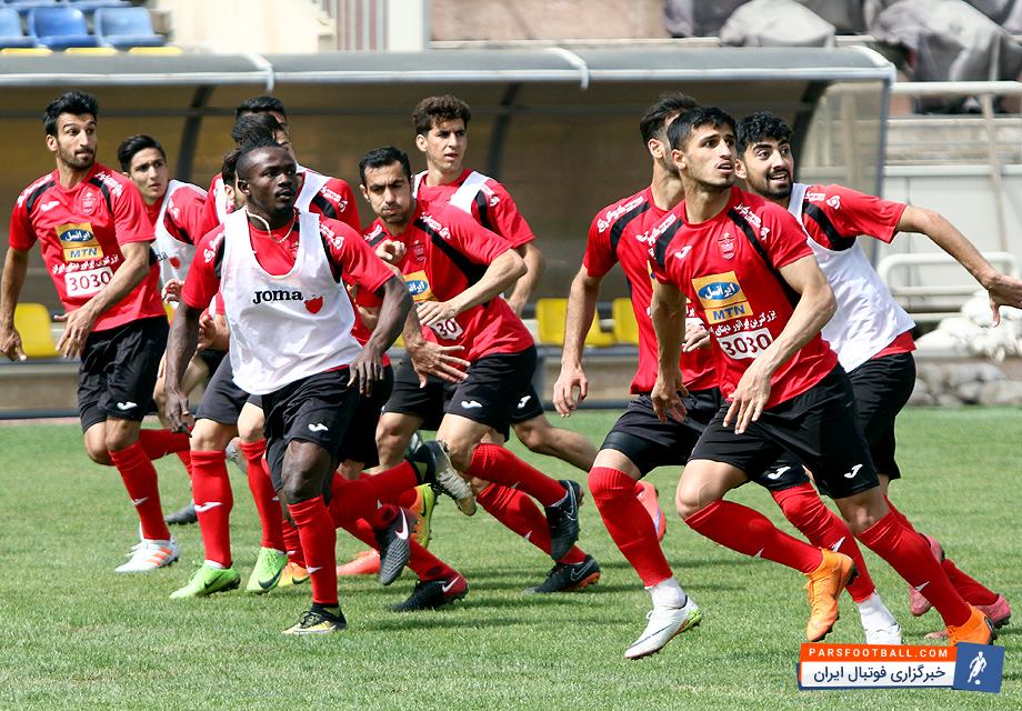 پرسپولیس امروز(پنجشنبه) با ترکیبی متفاوت به مصاف سایپا خواهد رفت.بوژیدار رادوشویچ دروازه بان تیم پرسپولیس خواهد بود. صادق محرمی همچون دیدارهای قبلی در پست دفاع راست به میدان می رود و حسین ماهینی نیز دفاع چپ خواهد بود.