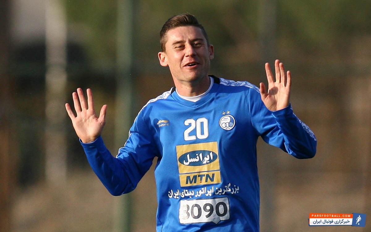 جباروف هافبک ازبکستانی تیم فوتبال استقلال به بازیکن کلیدی این تیم تبدیل شده است