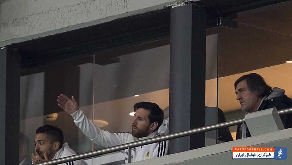 مسی در پایان دیدار تیمش برابر اسپانیا با حضور در رختکن به سخنرانی برای بازیکنان پرداخت