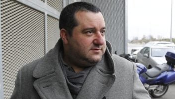 گواردیولا ساعتی پیش در مصاحبه ای مدعی شد رایولا که در گذشته توهین های شدیدی به او کرده، در زمستان به سیتی پیشنهادی در خصوص جذب میخیتاریان و پوگبا داده که رایولا نیز به نوعی این موضوع را تایید کرده است.مینو رایولا گفت:من هرگز با پپ گواردیولا صحبت نکرده ام.