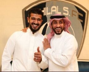 عبدالله المعیوف شب گذشته قرارداد دو بازیکن ملی پوش الهلال با حضور سامی الجابر مدیرعامل تیم تمدید شد طبق اعلام سامی الجابر مدیرعامل تیم الهلال عربستان، عبدالله معیوف و نواف عابد دو بازیکن ملی پوش الهلال قراردادشان با این تیم را تمدید کردند.