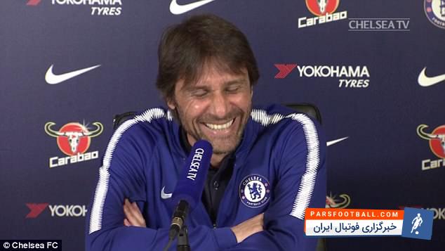 امروز سرمربی ایتالیایی چلسی در کنفرانس مطبوعاتی در حال مصاحبه بود که یه یکاره تلفن همراه وی زنگ خورده و صحبت های کونته نیز قطع شد.کونته با دیدن نام همسرش خطاب به خبرنگاران گفت:همسرم پشت خط است. او مانند همیشه در بدترین موقع ممکن با من تماس می گیرد.