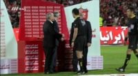 اهدای مدال به داور در جشن قهرمانی پرسپولیس