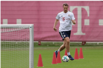 مانوئل نویر امروز یک گام دیگر به حضور در مستطیل سبز و انجام مسابقه نزدیک‌تر شد. وی بعد از ماه‌ها دوری که به خاطر شکستگی انگشت پا بود، به تمرینات تیمی بایرن مونیخ بازگشت.