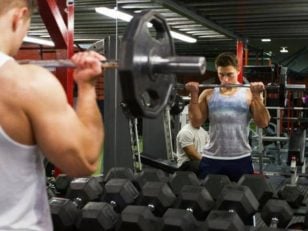 متاسفانه در بحث مکمل‌های ورزشی خطر خیلی جدی وجود دارد مکمل ورزشی برای ورزشکاران در بسته‌ بندی بدون برچسب عرضه می‌شوند که اغلبشان در زیر زمین و از پودر مهتابی سوخته تهیه می‌شوند. تولید‌کنندگان به جای کراتین‌ پودر مهتابی سوخته را وارد مکمل می‌کنند به همین خاطر آمار مرگ و میر‌های عجیب و سکته‌های جوانان زیاد شده است.