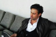 استقلالی ها از وقتی با وینفرد شفر در هفته نهم لیگ برتر عقدقرارداد کردند، به دنبال آن بودند تا فرهاد مجیدی را به عنوان دستیار این مرد آلمانی به نیمکت استقلال اضافه کنند اما شفر هرگز در این مورد، نظر کاملا مثبتی نداشته است.گویا او در مورد حضور فرهاد مجیدی روی نیمکت استقلال گفت:فعلا نیازی به حضور مربی ایرانی نیست.