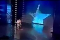 حرکات آکروباتیک دو جوان در مسابقه استعدادیابی