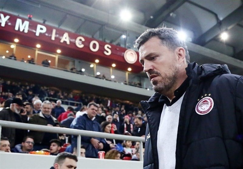 اسکار گارسیا سرمربی اسپانیایی یاران کریم انصاری فرد و احسان حاج صفی در تیم فوتبال المپیاکوس یونان، اخراج شد.سرمربی المپیاکوس برکنار شد