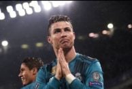 تشویق ستاره های فوتبال از سوی طرفداران تیم رقیب