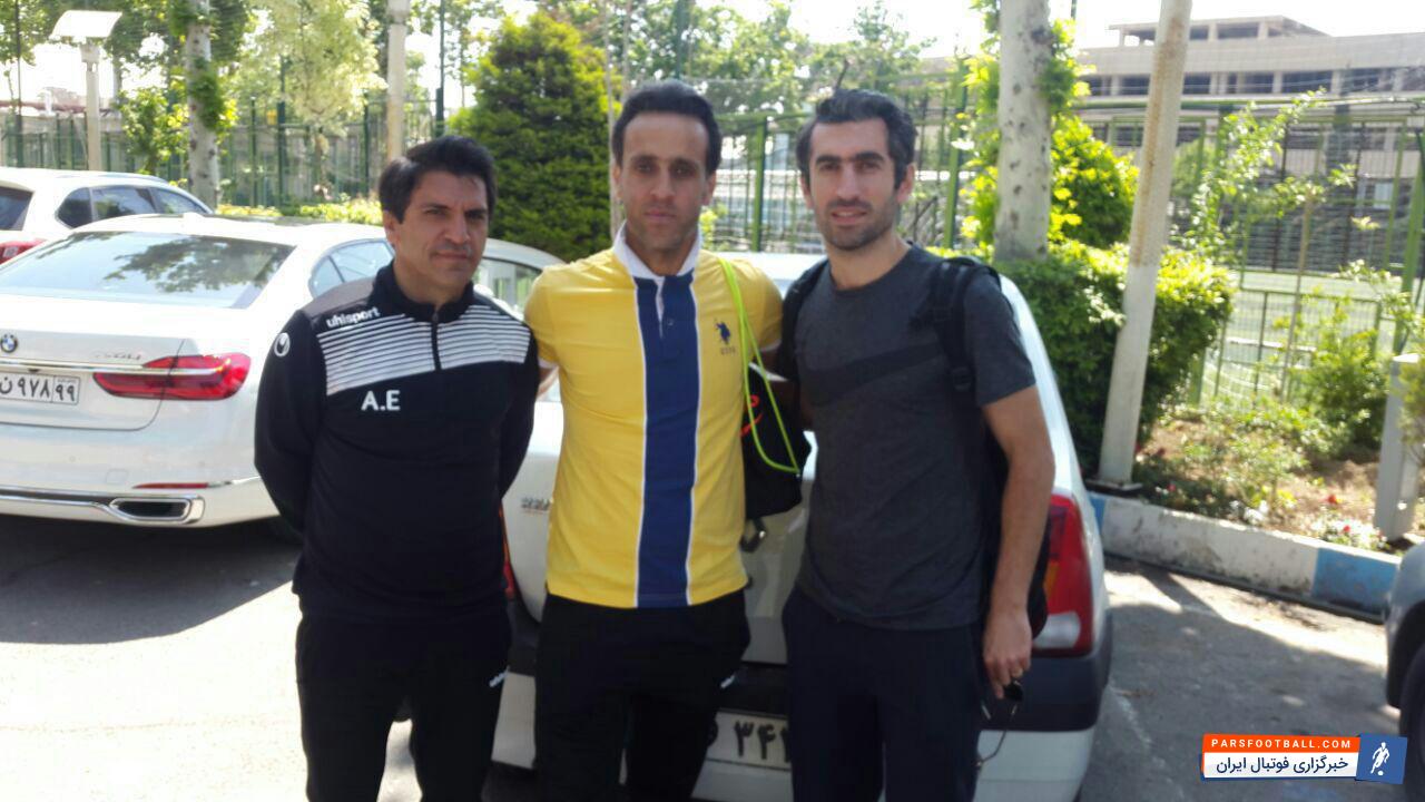 زمانی که تمرین تیم فوتبال سپیدرود تمام شد، مجتبی جباری که برای استفاده از امکانات مجموعه ورزشی در ورزشگاه راه آهن حضور داشت، با علی کریمی سرمربی سپیدرود روبرو شد و دو طرف برخورد گرمی با هم داشتند.