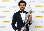 محمد صلاح در مراسم انتخاب بهترین های فصل ۲۰۱۸-۲۰۱۷ فوتبال انگلیس موفق شد جایزه بهترین بازیکن فصل لیگ برتر را دریافت کند.